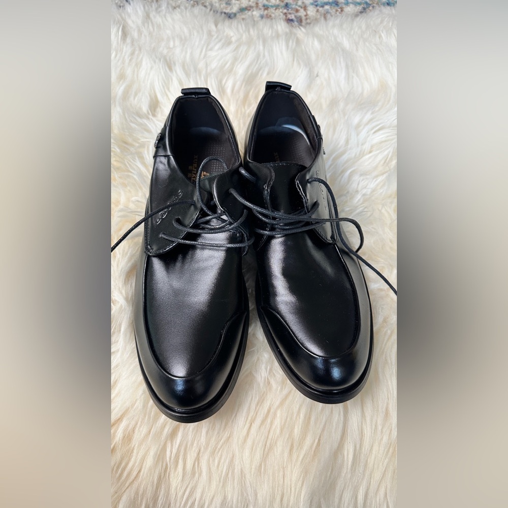 Chinese leather shoes ~ size 6 men